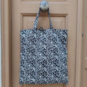 Tote bag decorated with tiny leaves